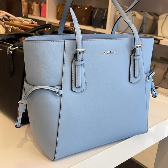 MICHAEL KORS Voyager Large Saffiano Leather EW Tote Shoulder Bag
LIGHT SKY
NWT - Picture 4 of 16